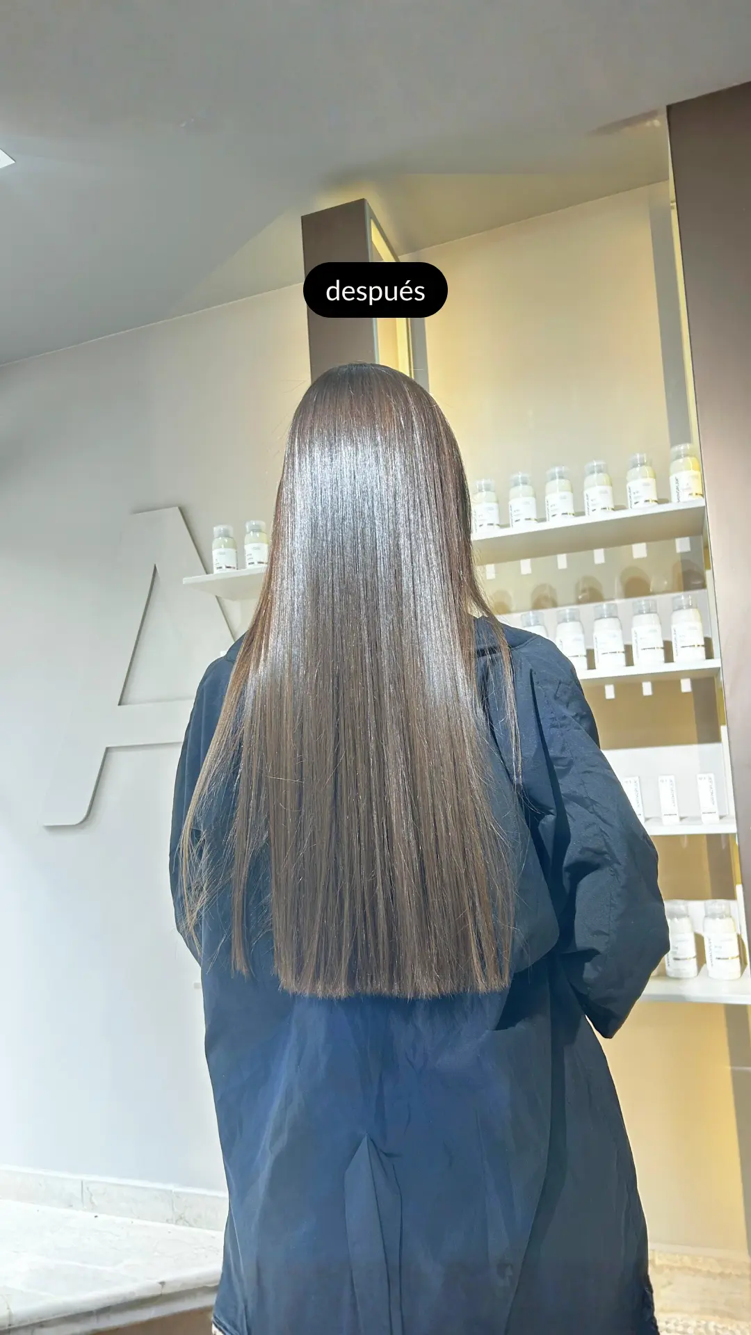 Cabello largo y liso visto desde atrás